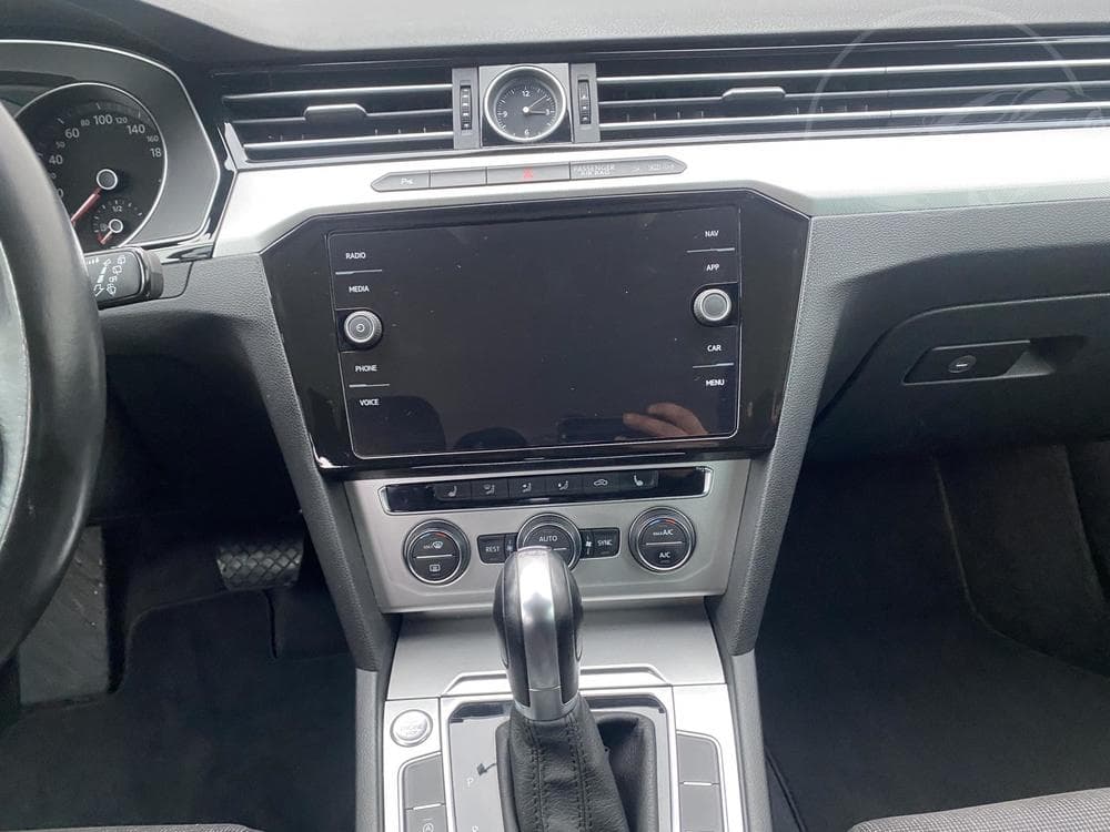 2016 Volkswagen PASSAT - 34
