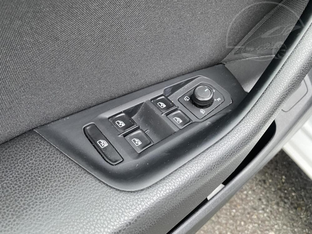 2016 Volkswagen PASSAT - 37