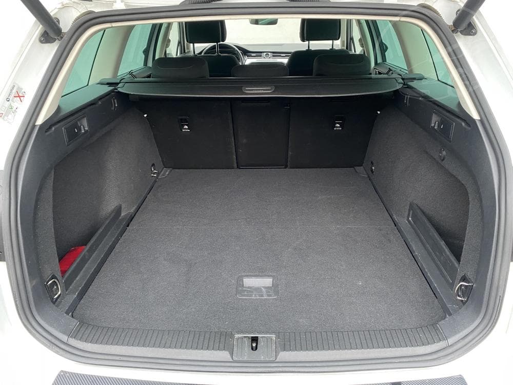 2016 Volkswagen PASSAT - 19