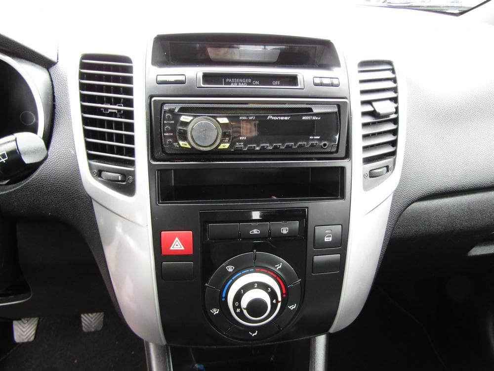 2010 Kia VENGA - 12