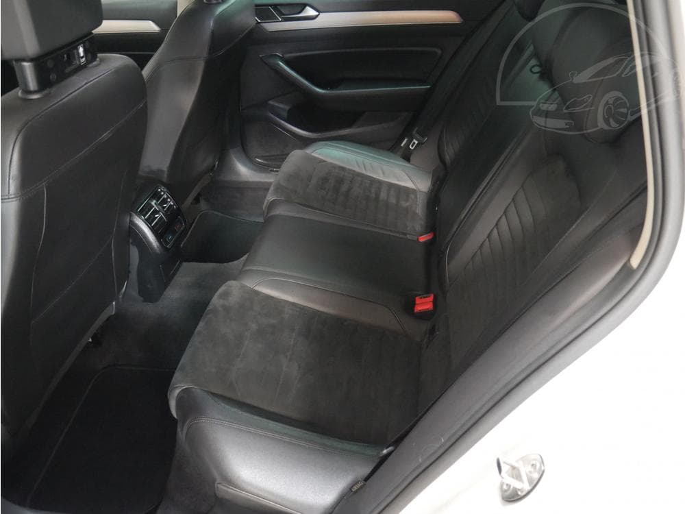 2018 Volkswagen PASSAT - 10