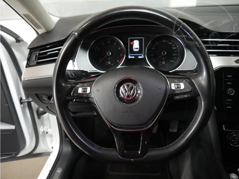 2018 Volkswagen PASSAT - 12
