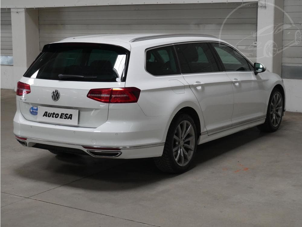 2018 Volkswagen PASSAT - 4