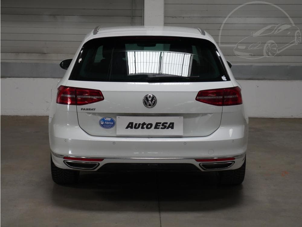 2018 Volkswagen PASSAT - 5