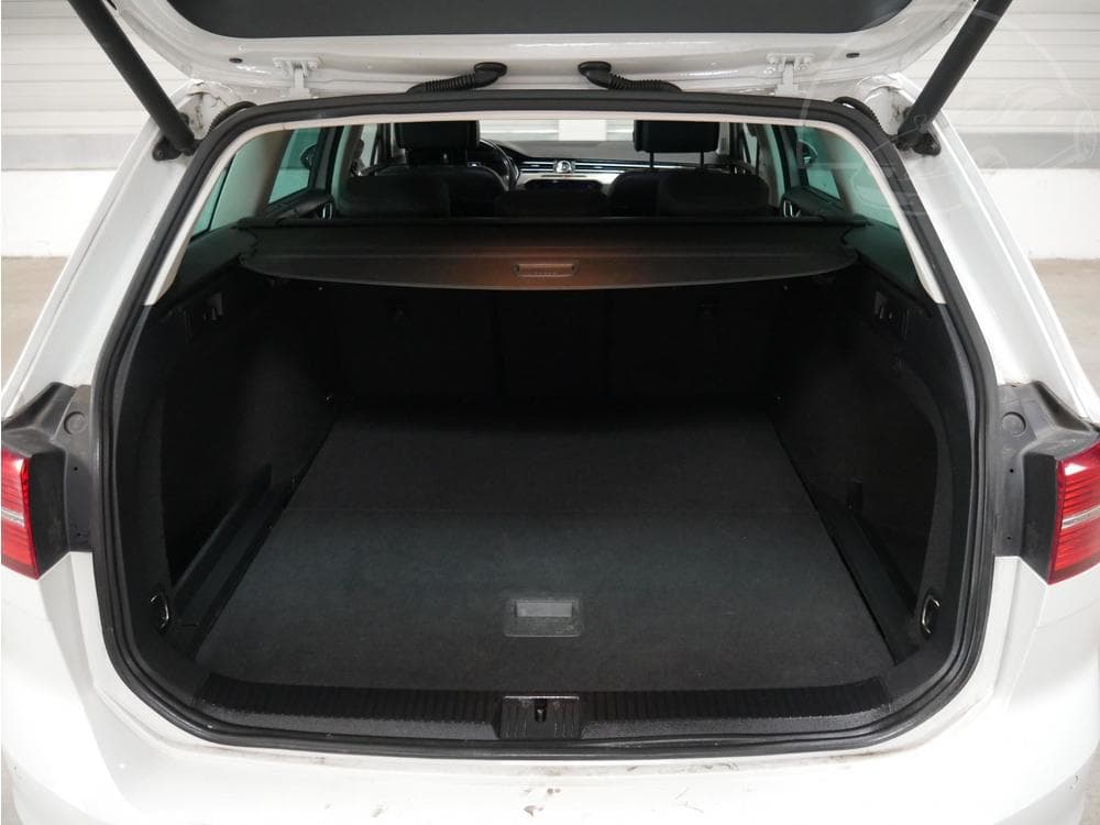 2018 Volkswagen PASSAT - 7