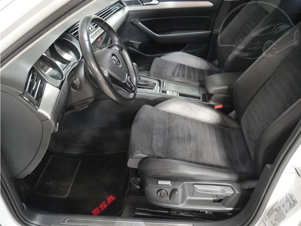 2018 Volkswagen PASSAT - 9