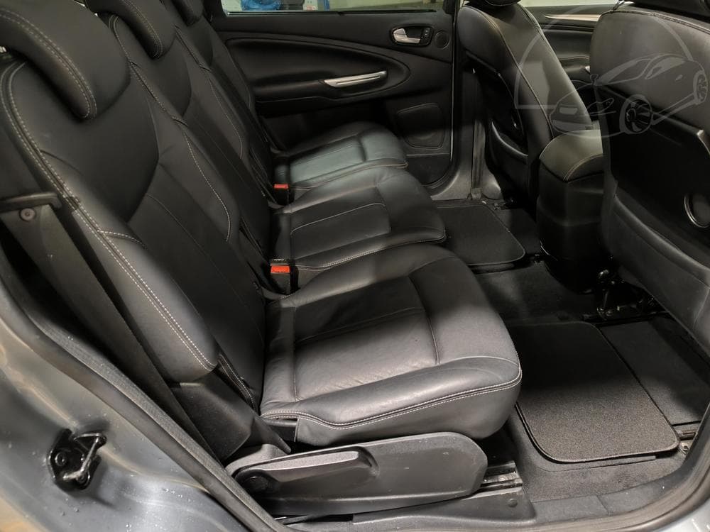 2011 Ford S-MAX - 11