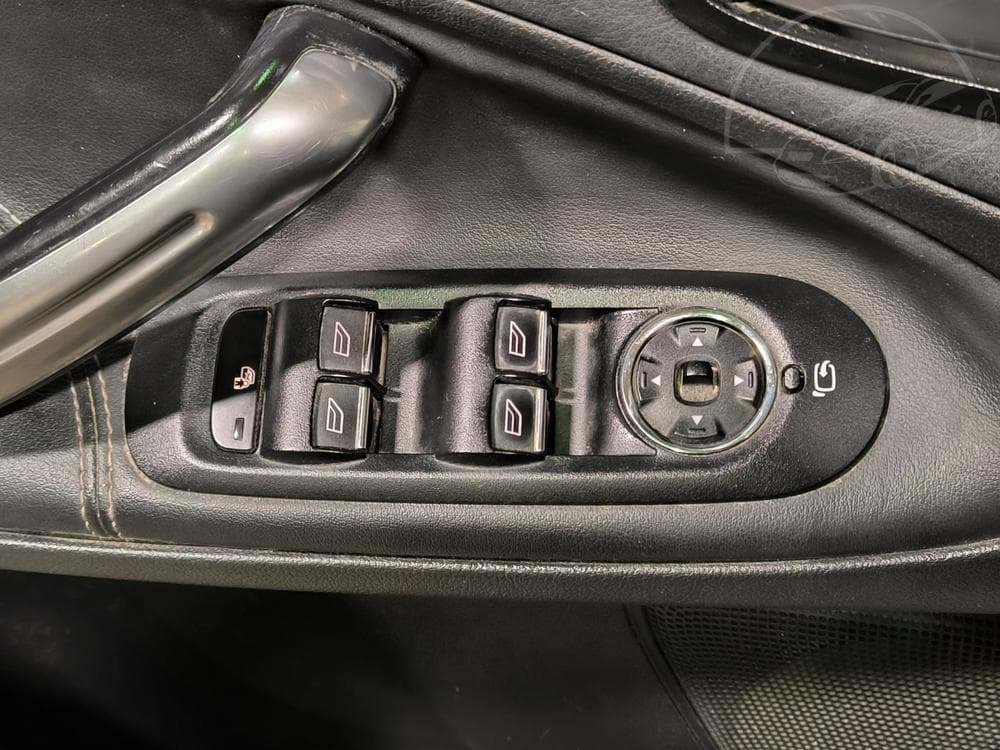 2011 Ford S-MAX - 16