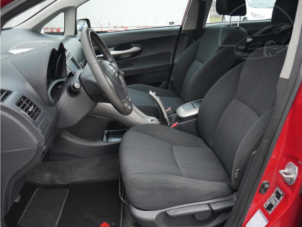 2009 Toyota Auris - 25