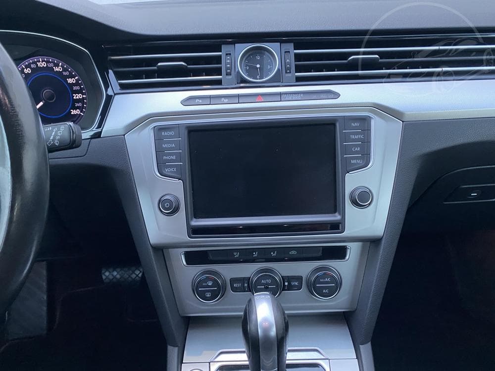 2017 Volkswagen PASSAT - 23