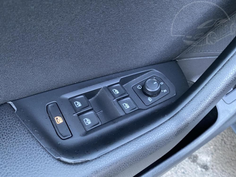 2017 Volkswagen PASSAT - 25