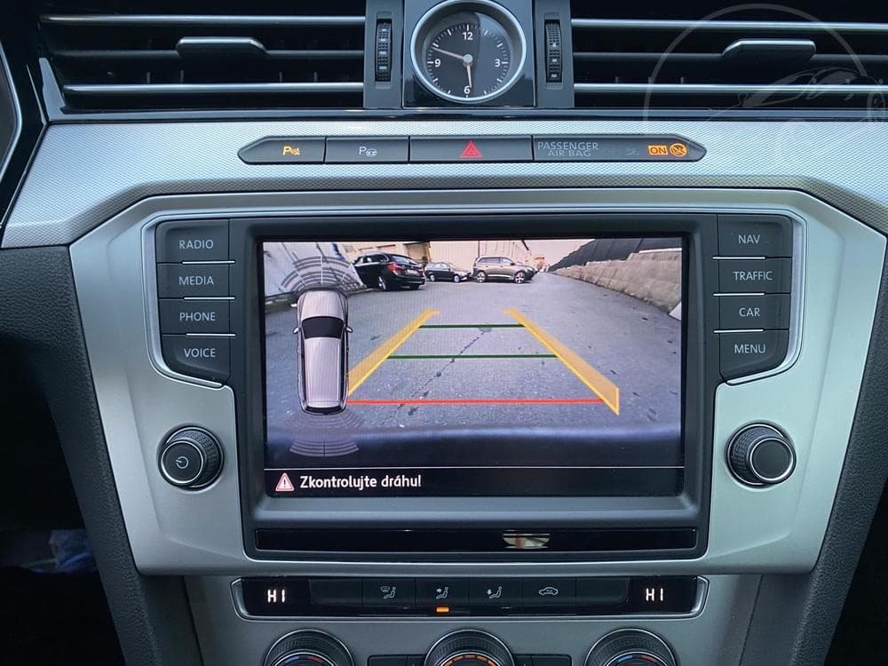 2017 Volkswagen PASSAT - 35