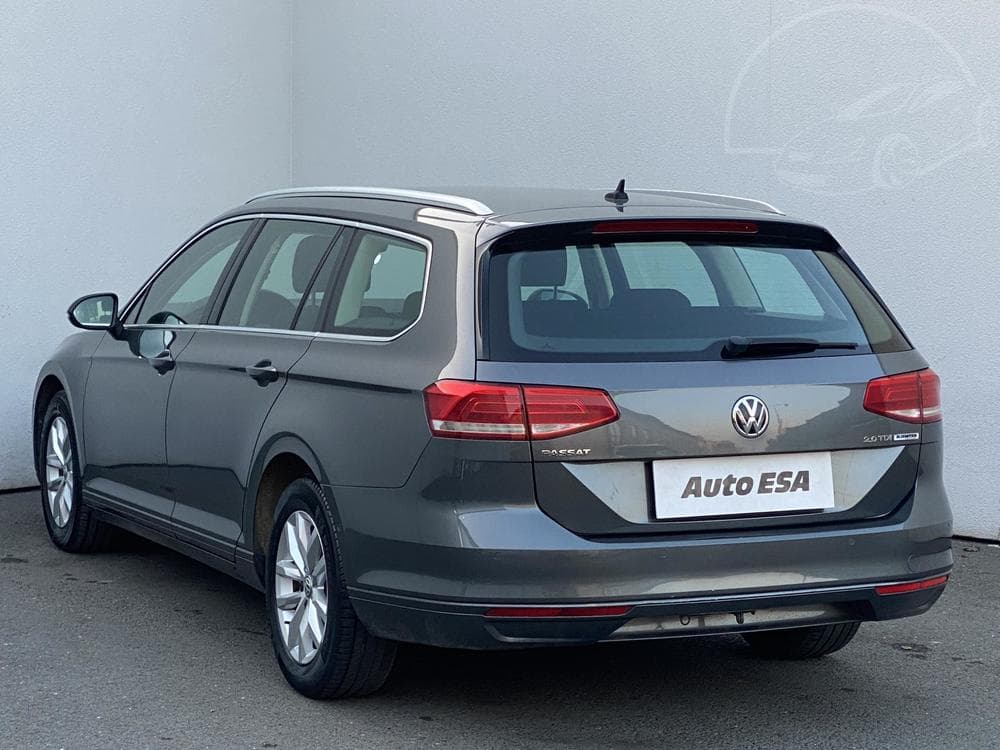 2017 Volkswagen PASSAT - 11