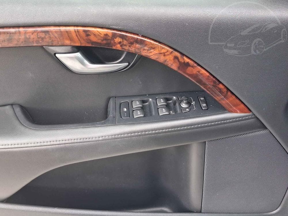 2010 Volvo V70 - 11
