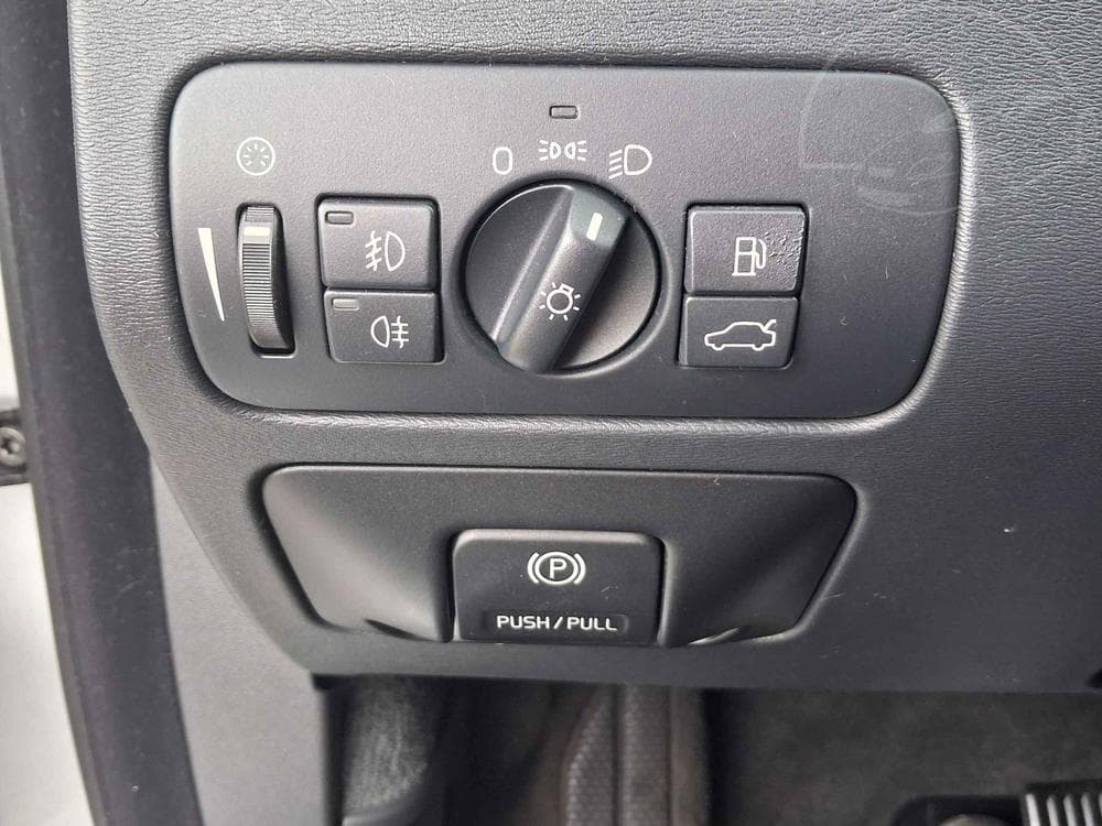 2010 Volvo V70 - 12