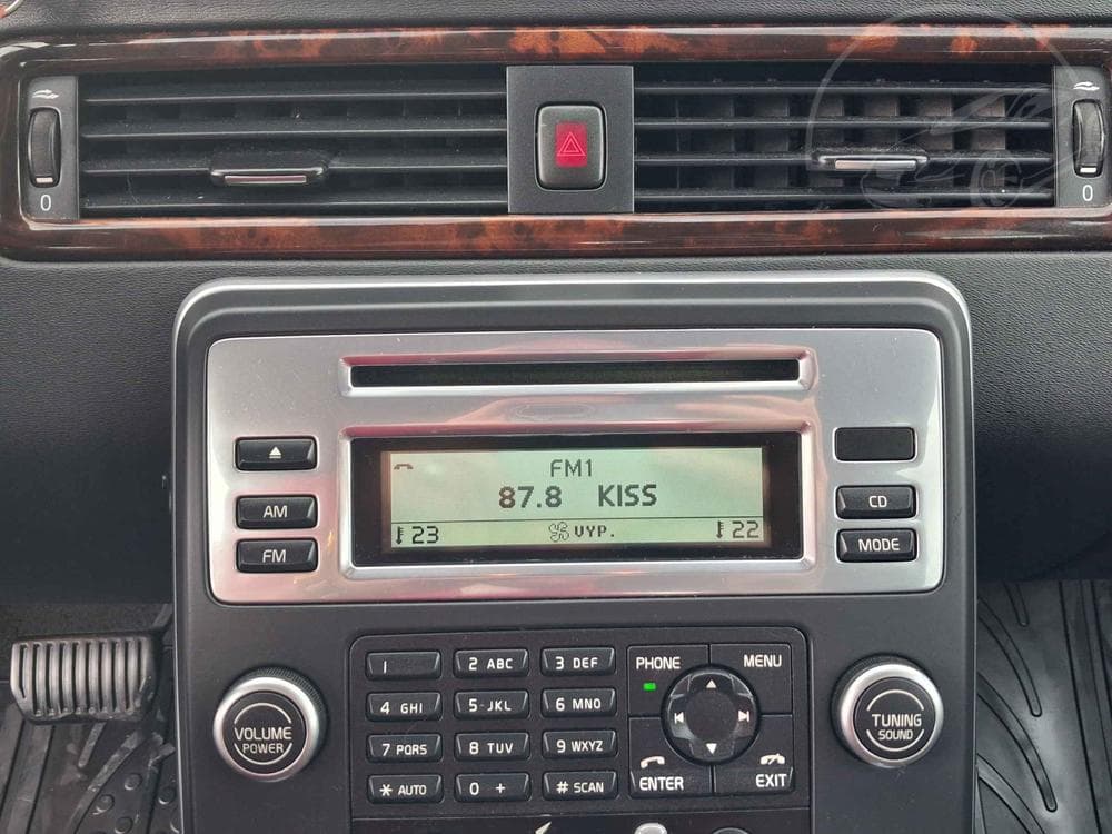 2010 Volvo V70 - 13