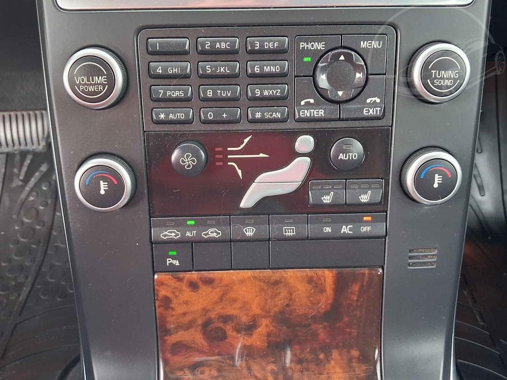2010 Volvo V70 - 15