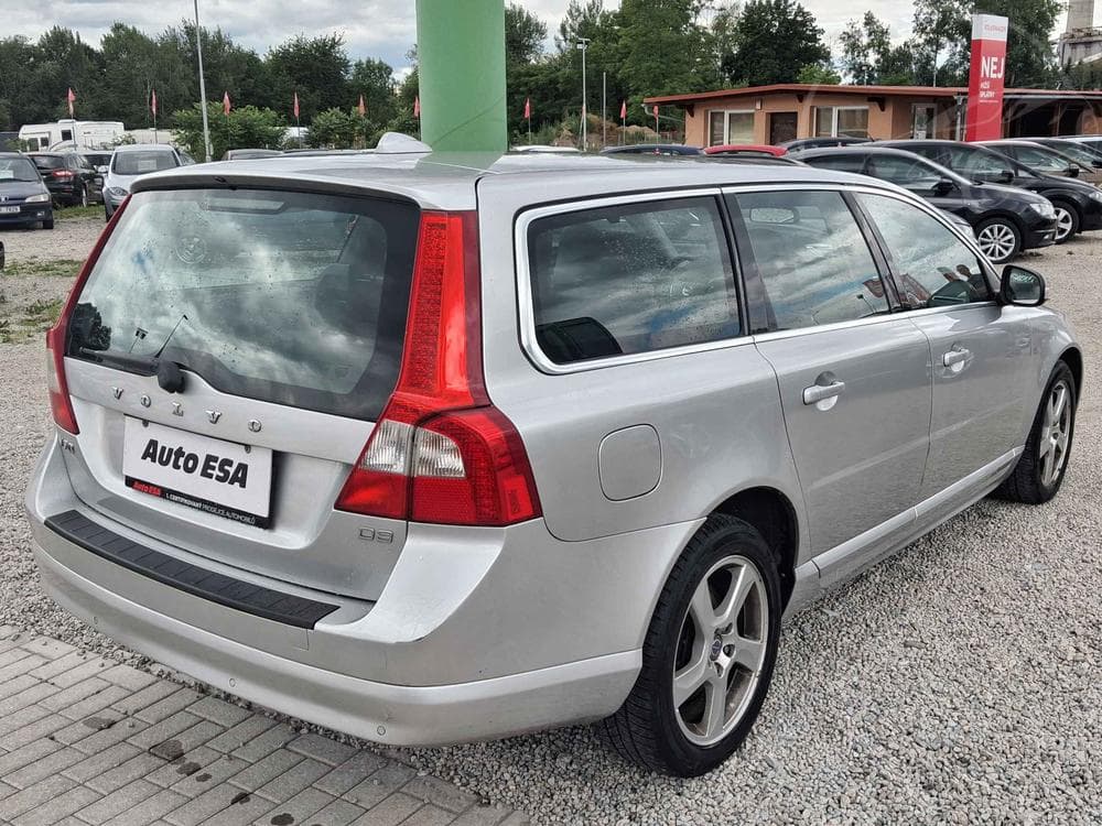 2010 Volvo V70 - 4