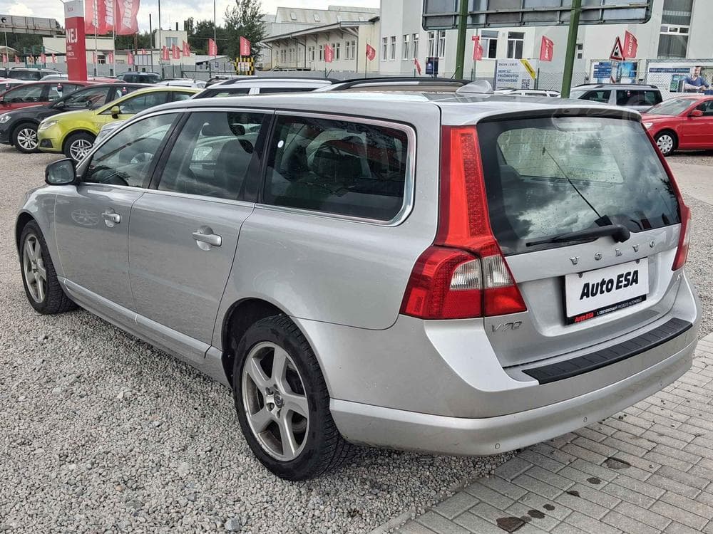 2010 Volvo V70 - 6