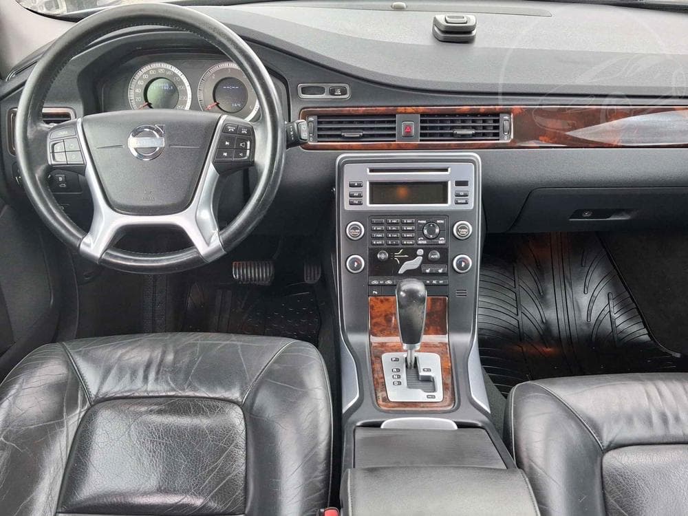 2010 Volvo V70 - 8