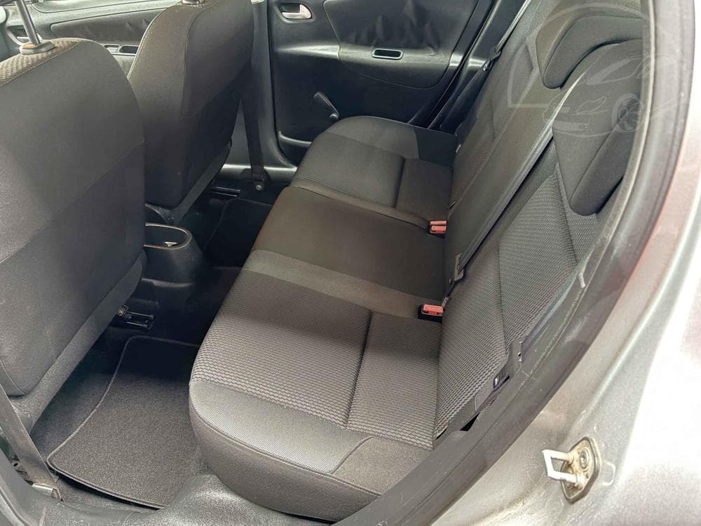 2010 Peugeot 207 - 10