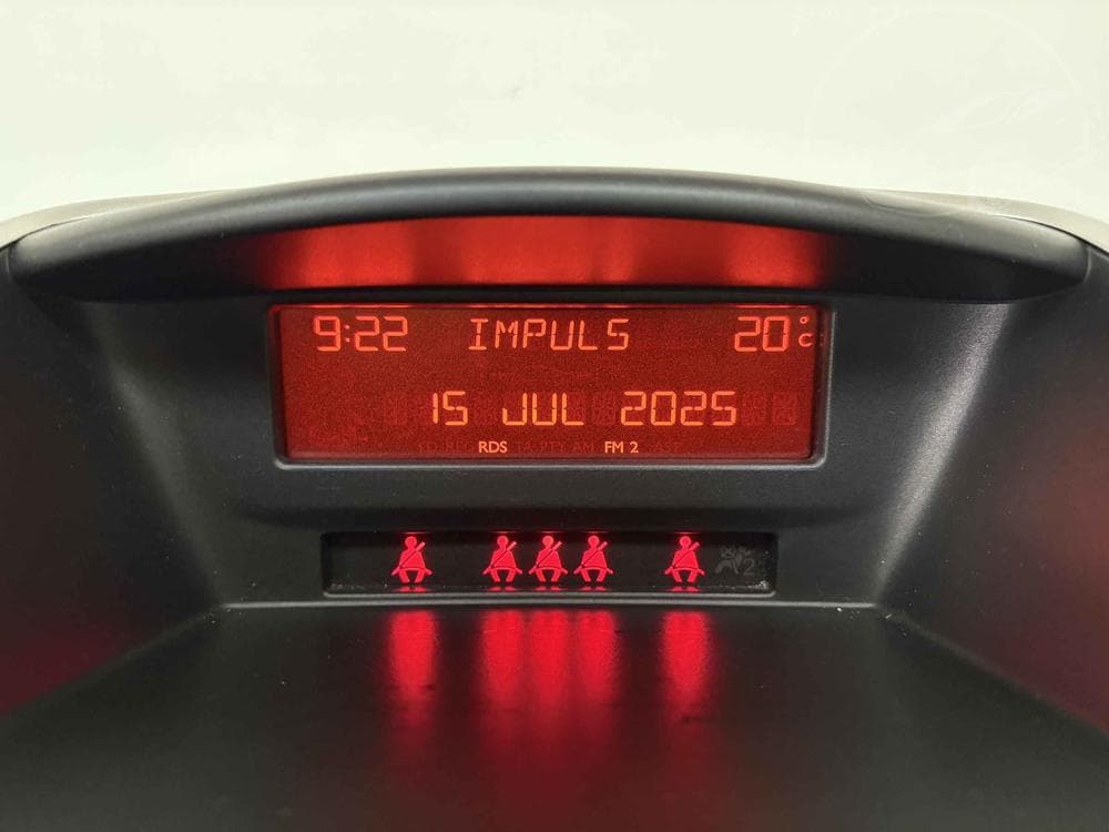 2010 Peugeot 207 - 11