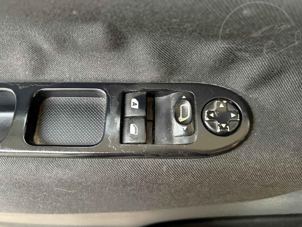 2010 Peugeot 207 - 12