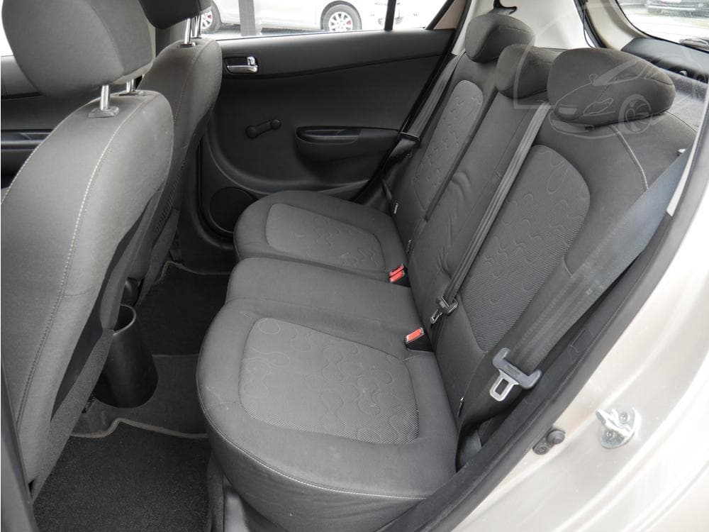 2011 Hyundai i20 - 10