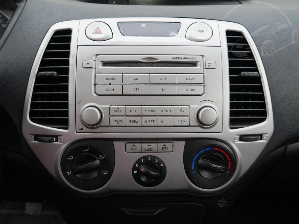 2011 Hyundai i20 - 13