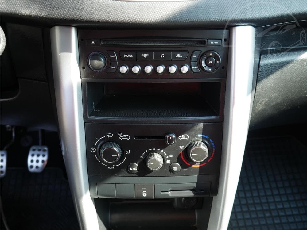 2012 Peugeot 207 - 14