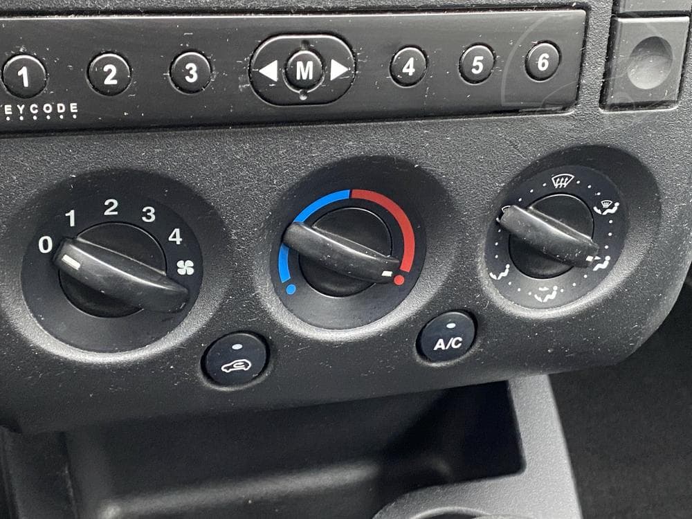 2004 Ford FIESTA - 10
