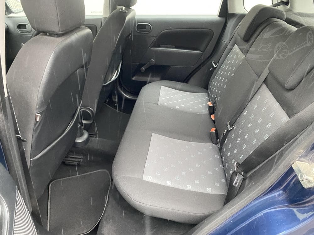 2004 Ford FIESTA - 9