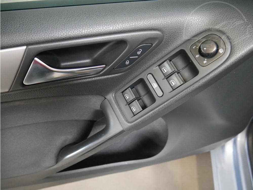 2010 Volkswagen GOLF - 11