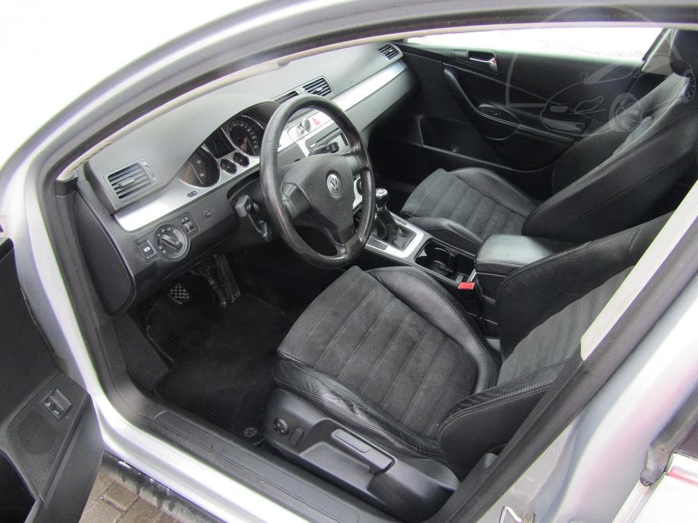 2008 Volkswagen PASSAT - 9