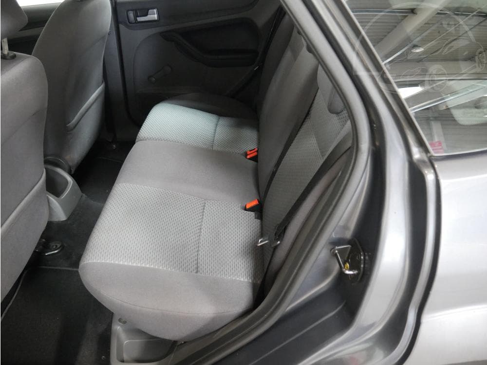 2005 Ford FOCUS - 19