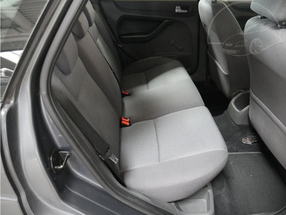 2005 Ford FOCUS - 21