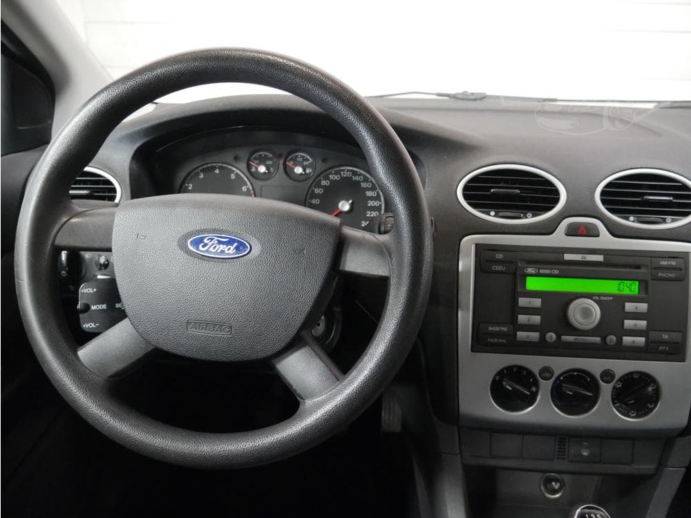 2005 Ford FOCUS - 25