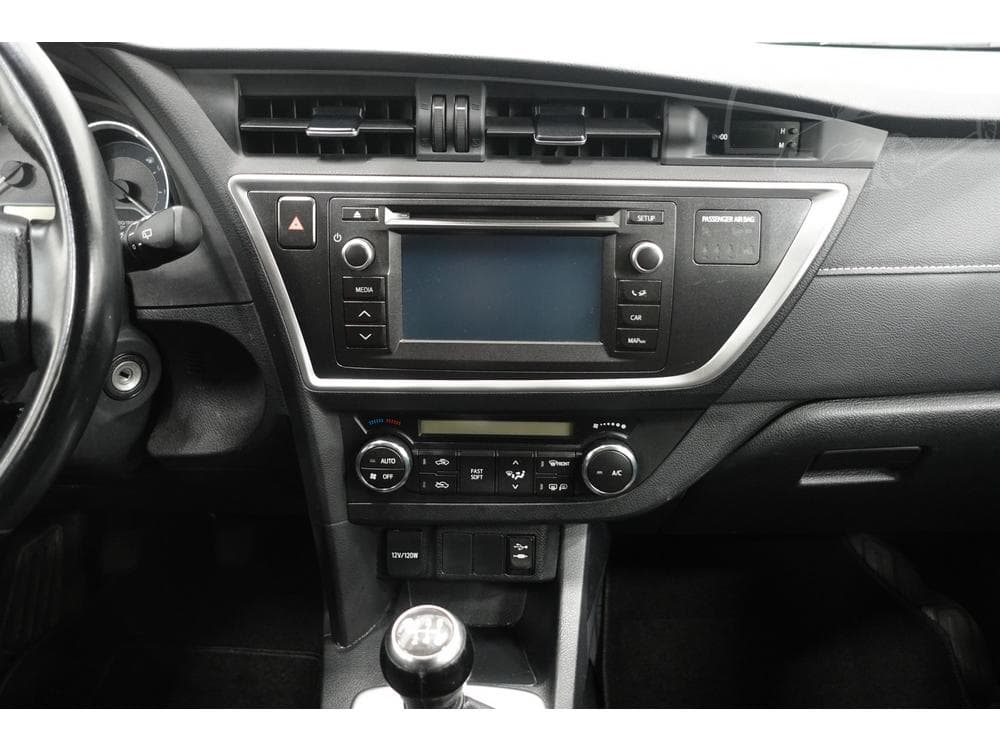 2015 Toyota AURIS - 13