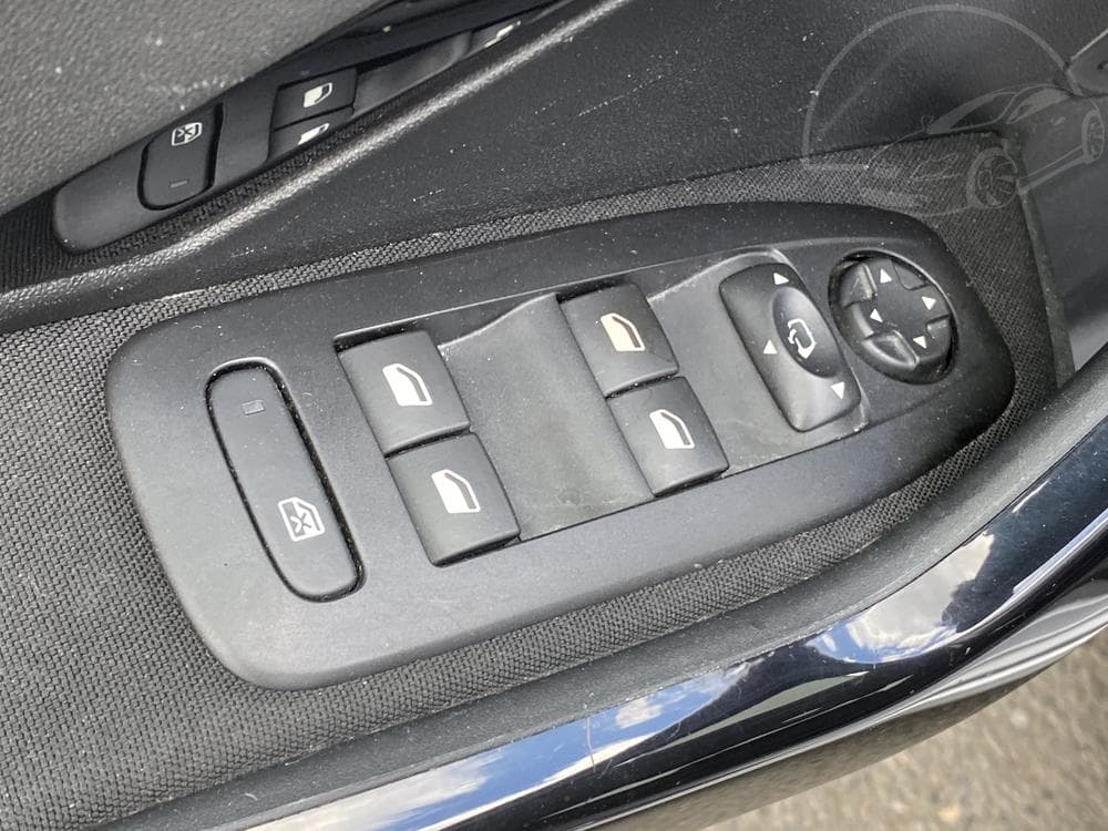2019 Peugeot 208 - 21