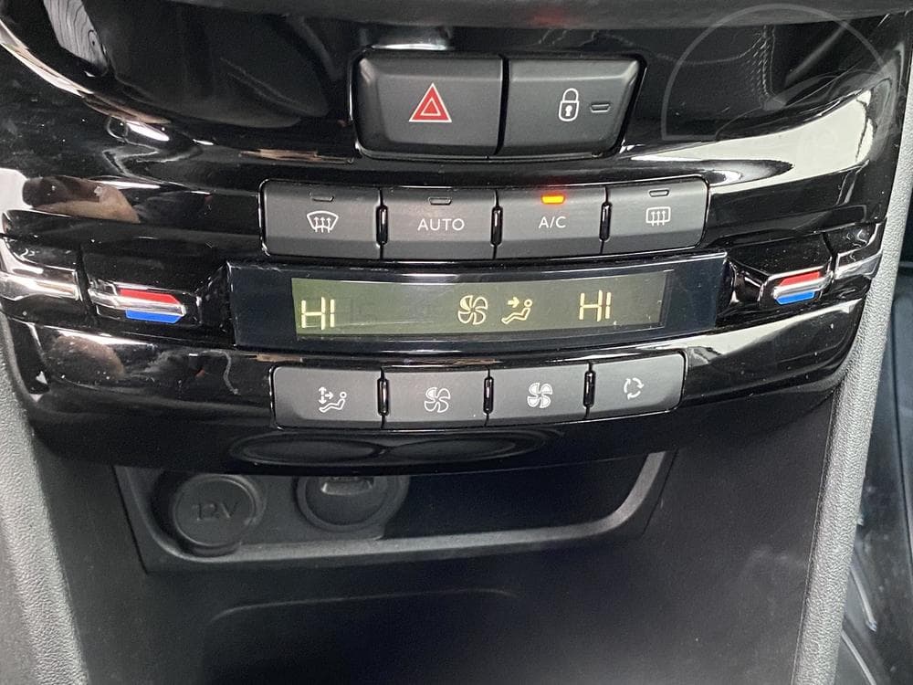 2019 Peugeot 208 - 25