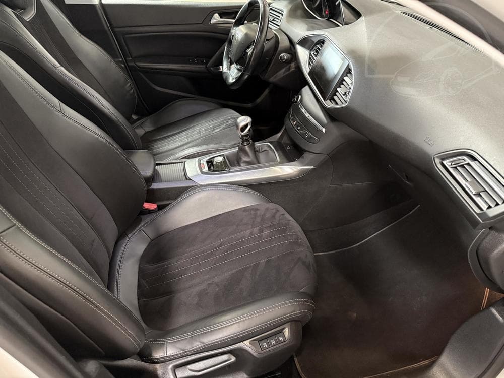 2017 Peugeot 308 - 13