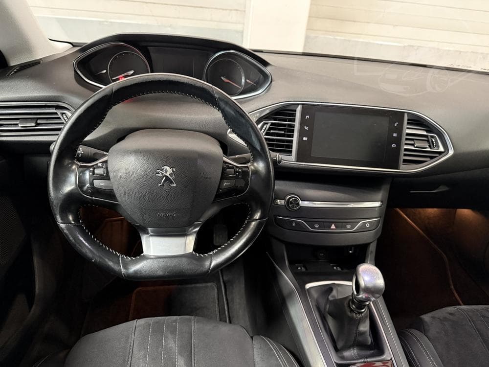 2017 Peugeot 308 - 14