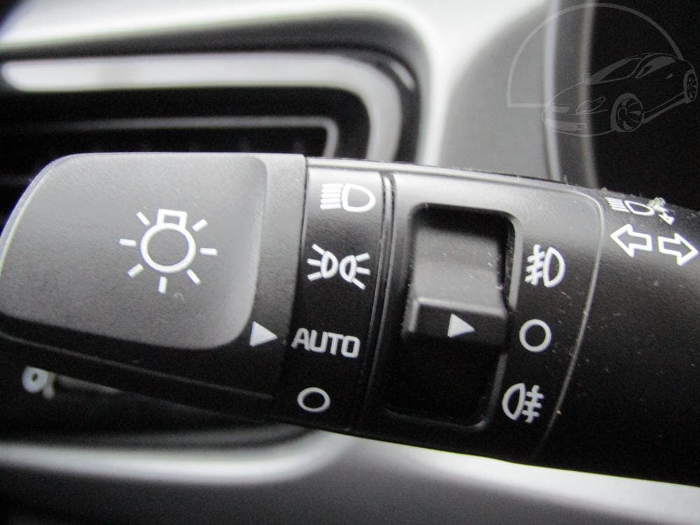 2019 Kia RIO - 34