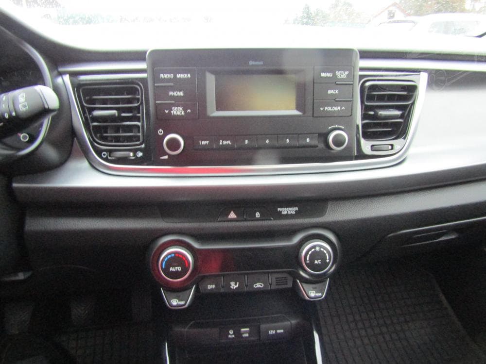 2019 Kia RIO - 40