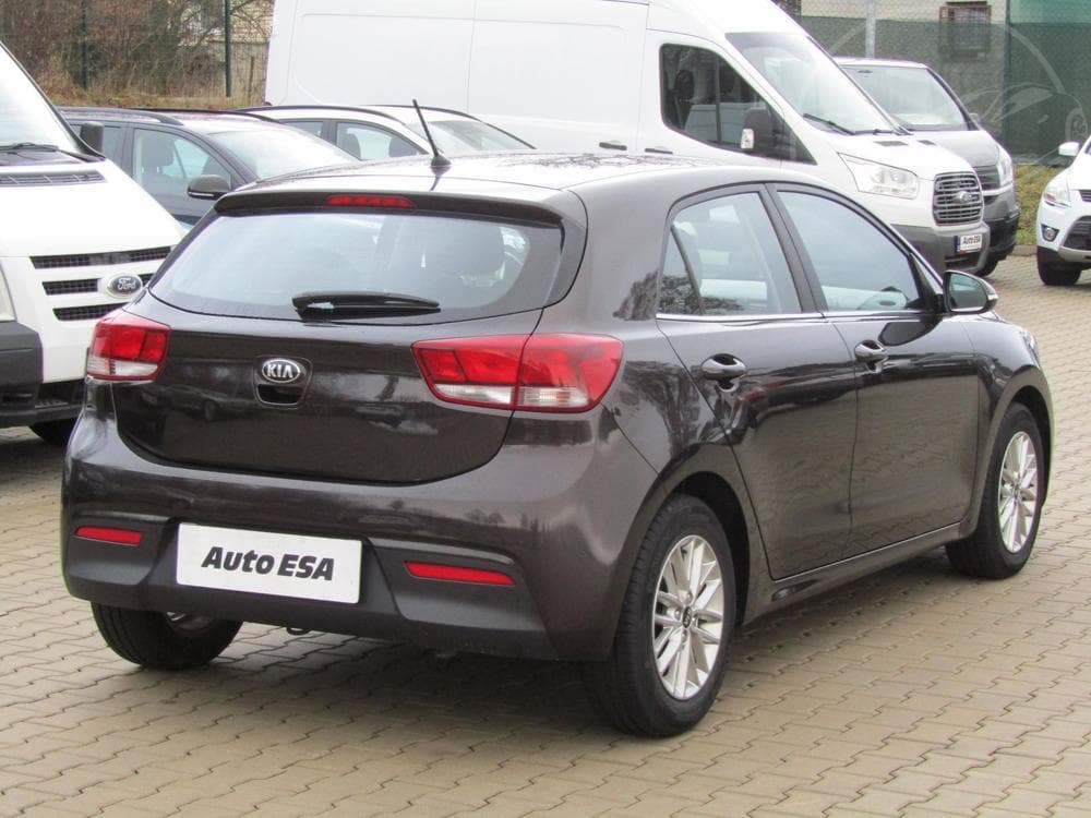 2019 Kia RIO - 10