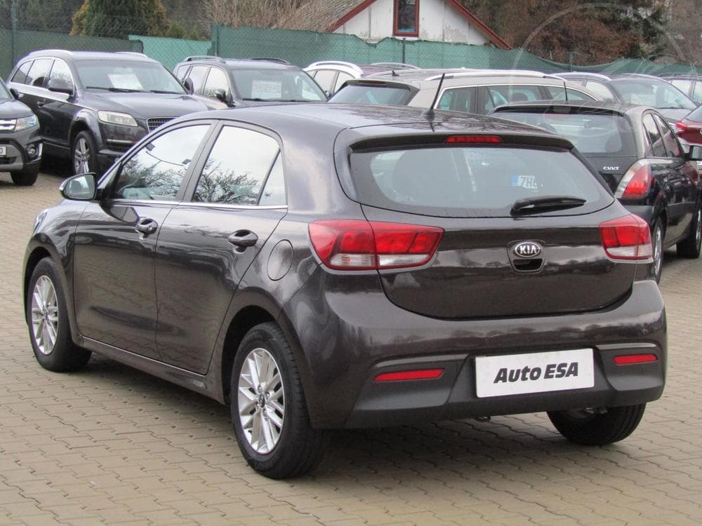 2019 Kia RIO - 16