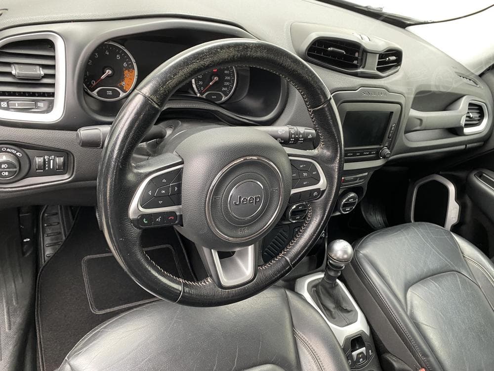 2015 Jeep Renegade - 13