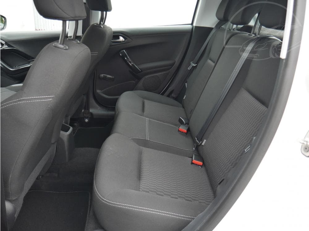 2015 Peugeot 208 - 19