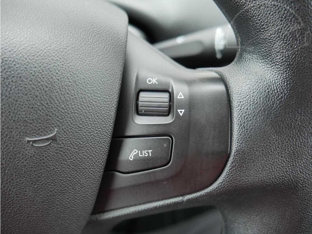 2015 Peugeot 208 - 25