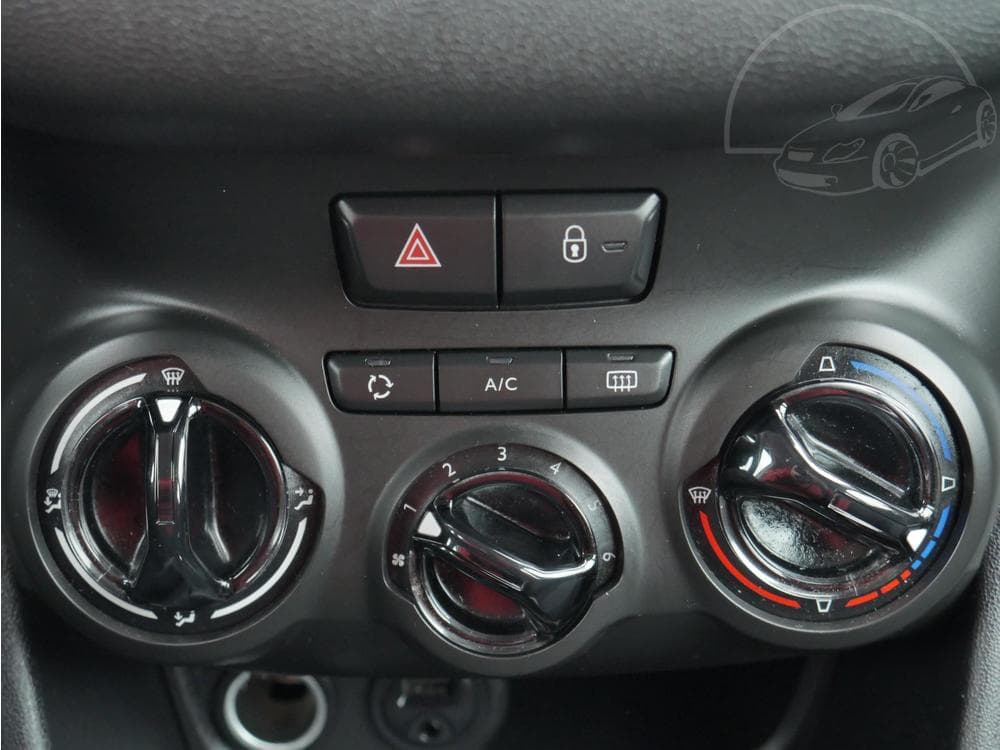 2015 Peugeot 208 - 29